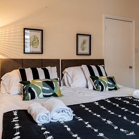 2 Bed, Up To 6 Guests Near Chester City Centre Экстерьер фото