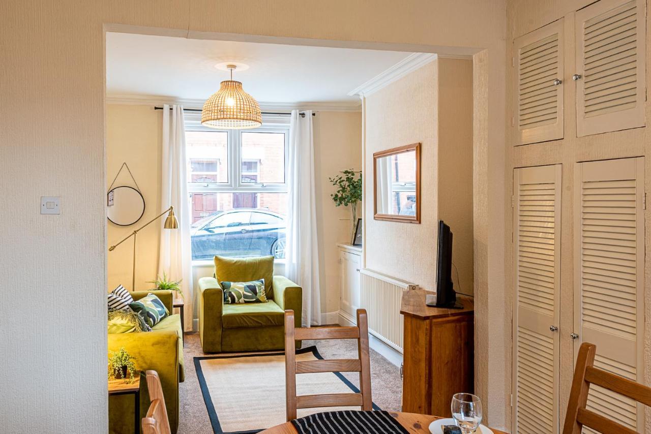 2 Bed, Up To 6 Guests Near Chester City Centre Экстерьер фото
