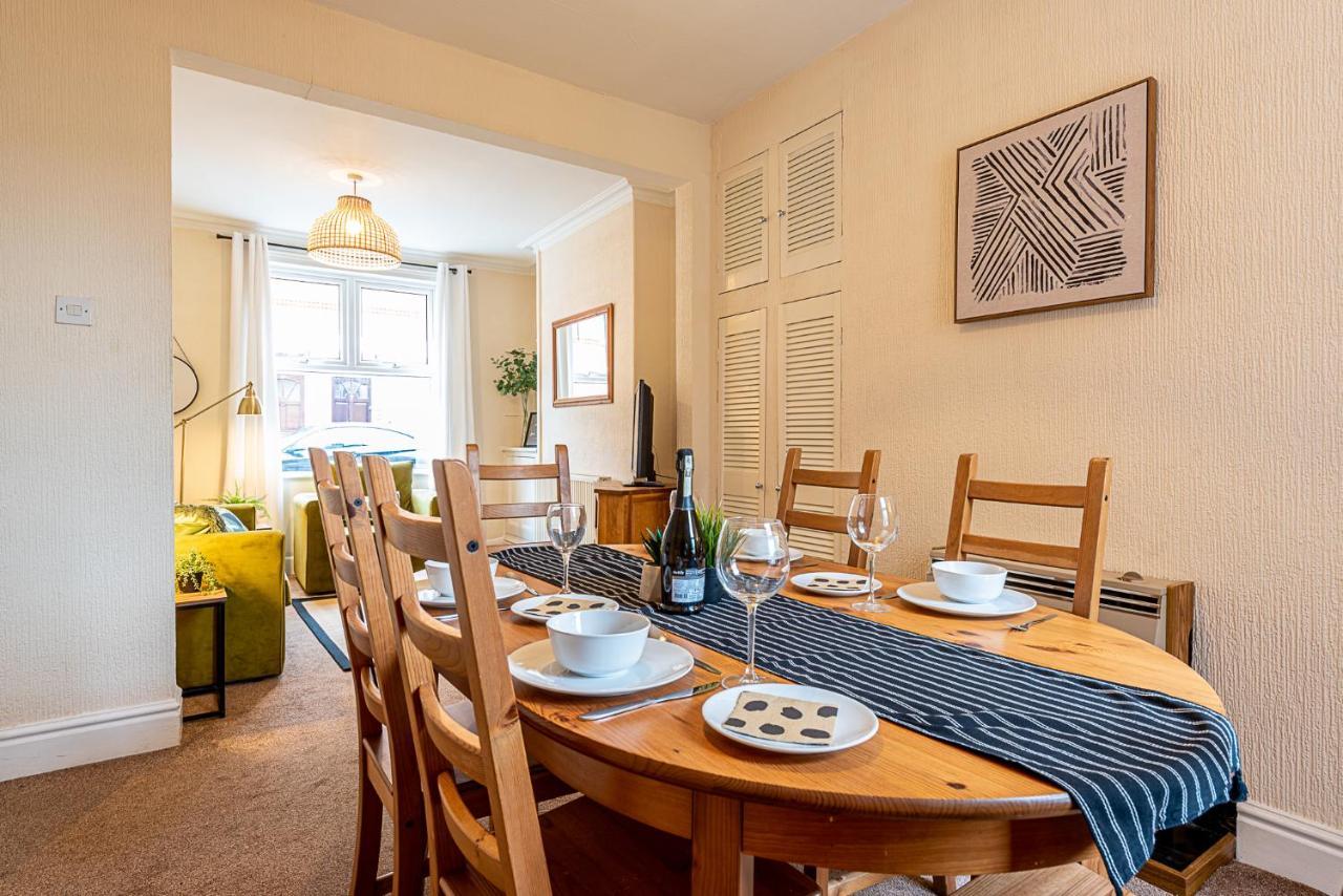 2 Bed, Up To 6 Guests Near Chester City Centre Экстерьер фото